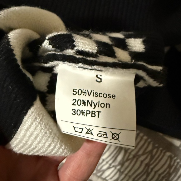 Black and White Checkered Sweater - Size Small - No Branding - Picture 3 of 3